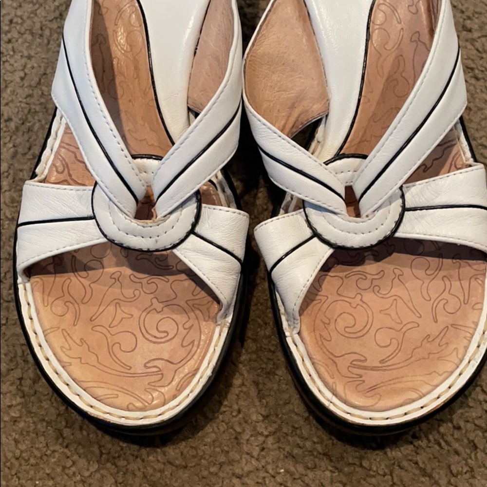 Sofft women’s sandals